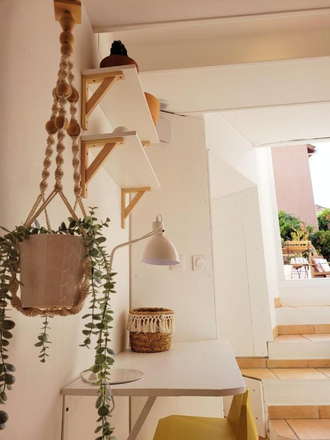 Exceptionnel, cocooning proche mer, petite terrasse- lesclésdenicole Carqueiranne Extérieur photo